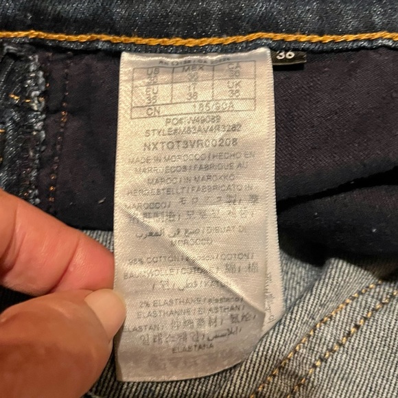 GUESS Men’s Distressed Utility Fit Denim Jeans. Sz 38X32. - Picture 9 of 9